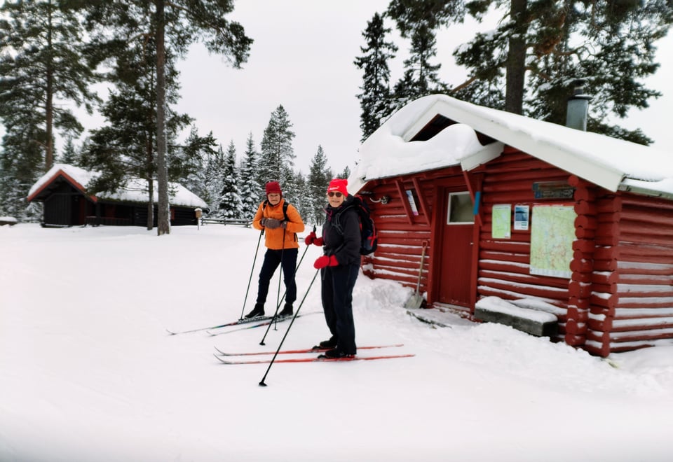 To deltagere på Onsdagsgruppa ved Vollkoia.