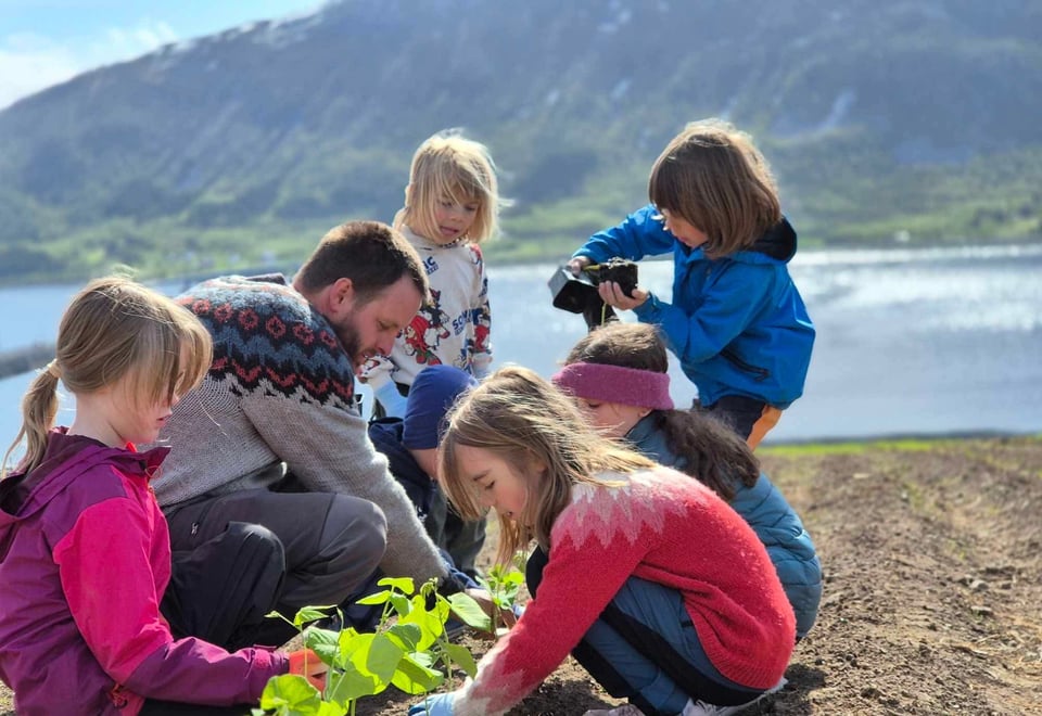 Barnas Turlag har mange ulike aktiviteter - dyrking av grønnsaker er en av dem.