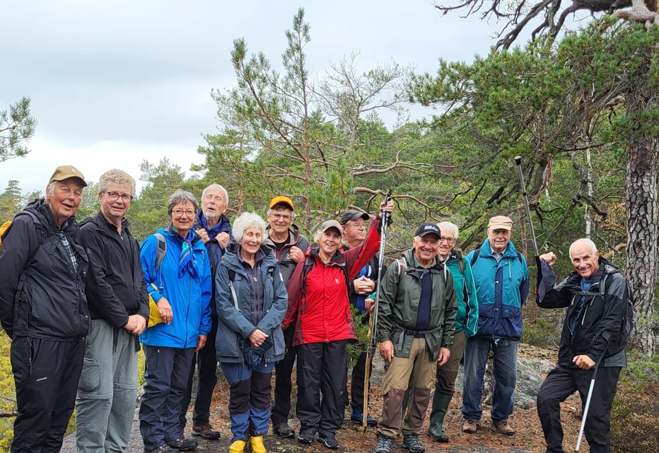 Tolv mennesker på tur