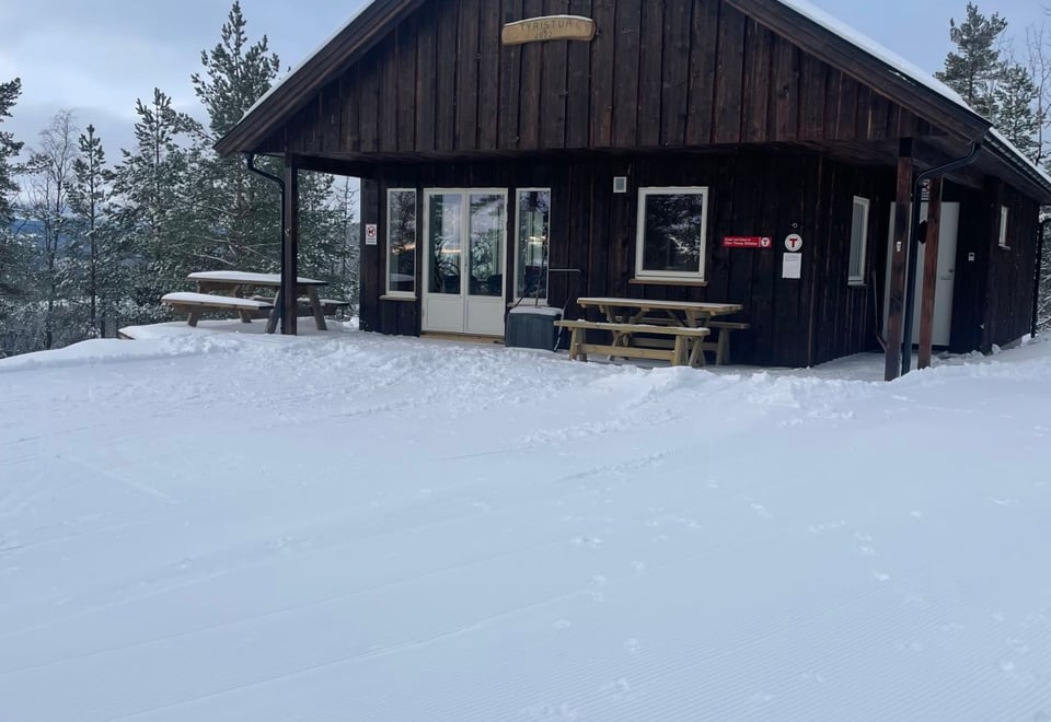 hytte i snøen