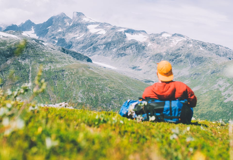 Andre uken av minutt for minutt gikk fem dager gjennom Jotunheimen. Bildet er fra turen fra Skogadalsbøen og ned mot Fleskedalen. Utsikt mot Hurrungane. 