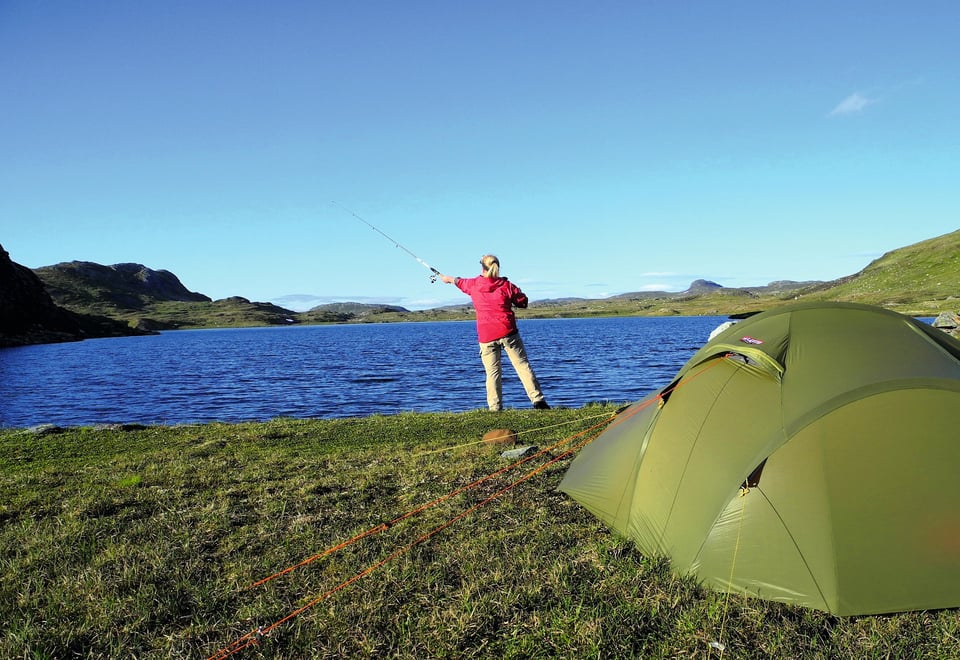                                Fisketur på Hardangervidda, med telt. 
