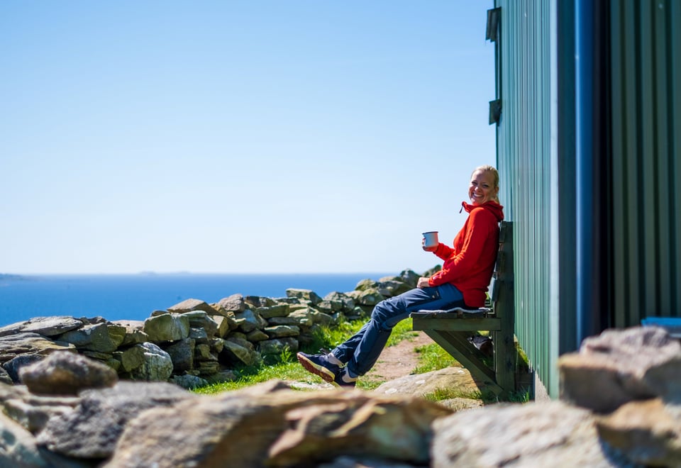Fjøløy turisthytte, 27. april 2022. Agnethe Larsen på bildene.