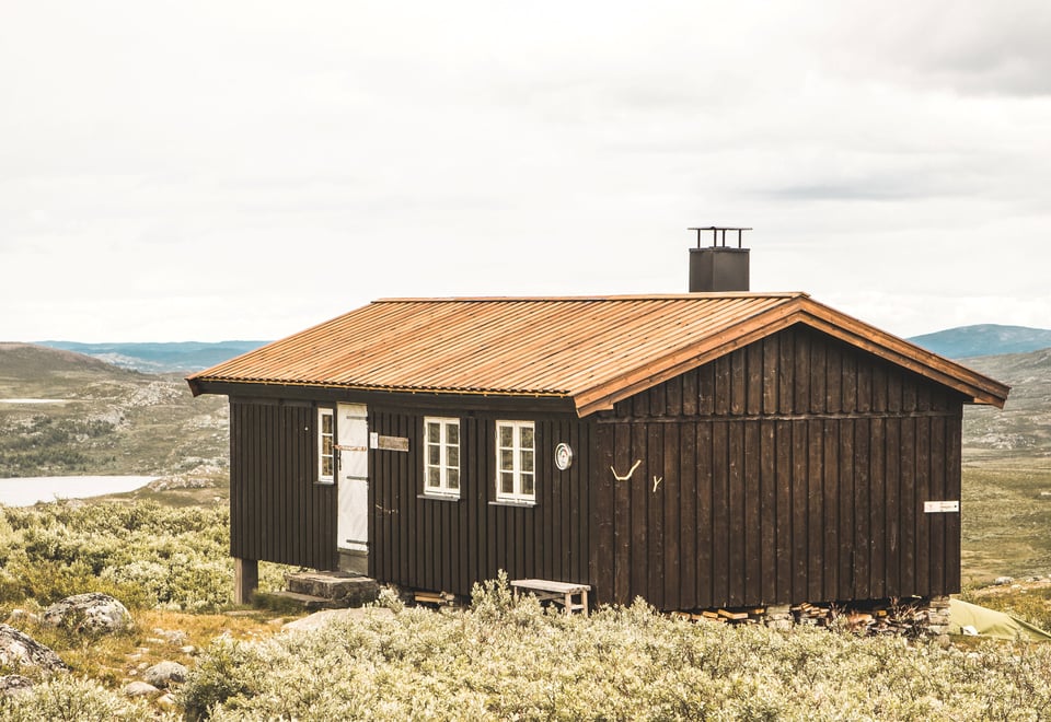 Storkvolvbua

En hytte på Omveien - den nye langruta fra Lillehammer i øst til Sognefjorden i vest, en rute hvor man krysser Fjell-Norge på tvers og får oppleve det mest spektakulære landet har å by på.