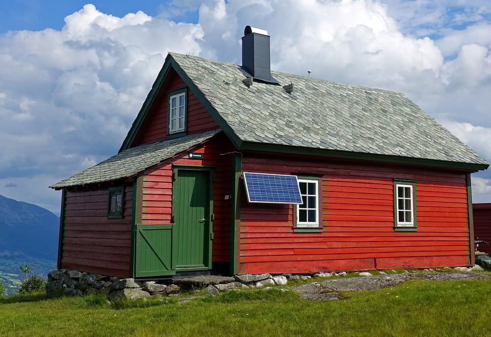 Rosethytta tilhører Voss Utferdslag, ligger i kort gangavstand fra Gjelle, Voss. 10 sengeplasser, ubetjent. Spesialnøkkel. Stengt om vinteren.
Beiteområde for kyr og sau.