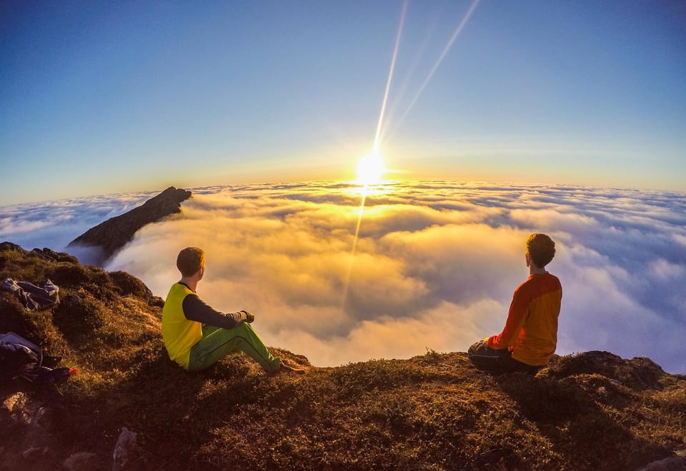 Topptur til Dømnamannen, 858 moh, utenfor Sandnessjøen.

Ble belønnet med midnattsol over skyene.

På bildet:
Fra venstre - Erlend Grønning, Lars Grønning Finalister i fotokonkurransen. Sommer 2016. Familietur.