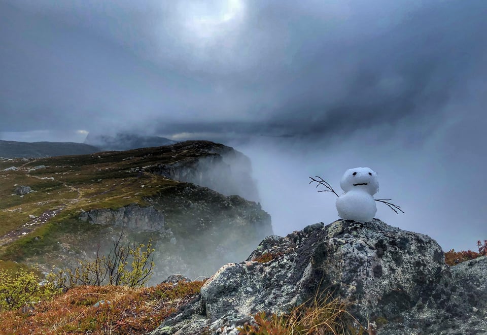 Sen sommer i nord
Forhåpentligvis sesongens siste snømann på Litjehornet  ved Harstad.