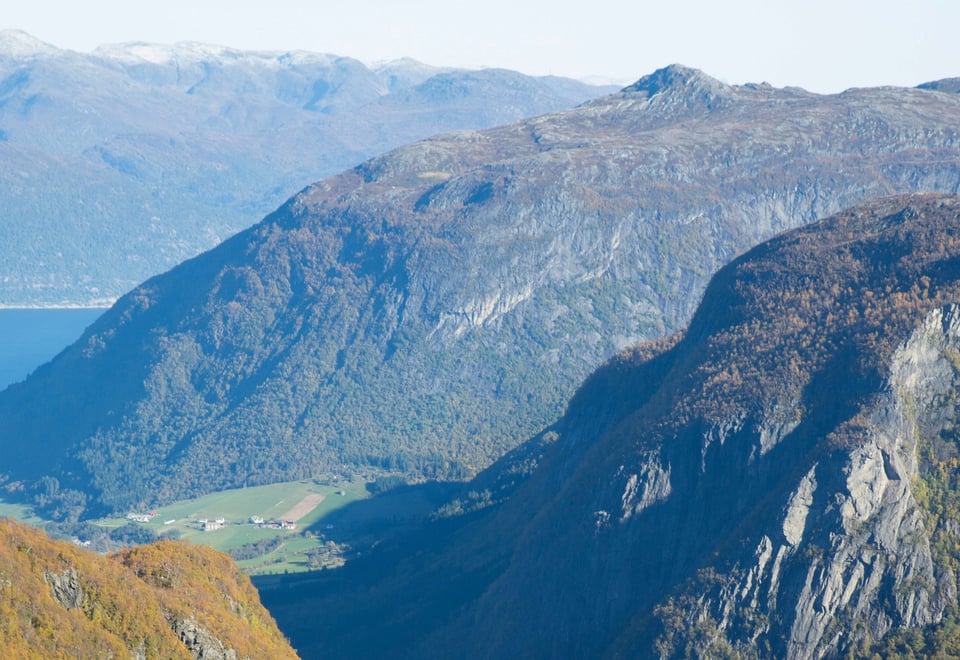 Personaltur til Stølsheimen. Turen gikk fra Stølsvatnet til Norddalshytten og videre til Ortnevik. Oktober 2016.
