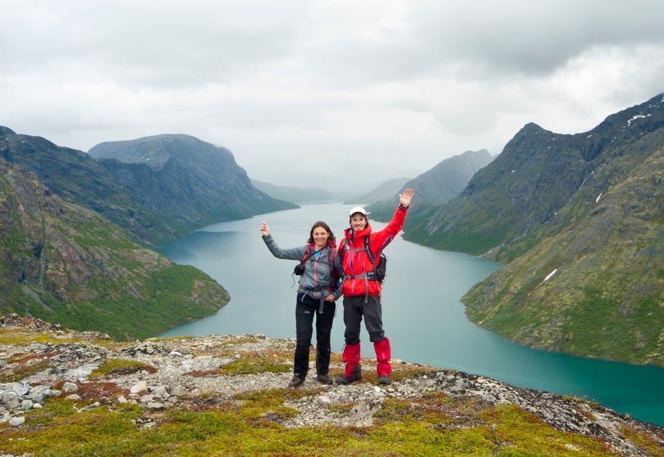 På vei over Bukkelægret, mellom Gjendebu og Memurubu.