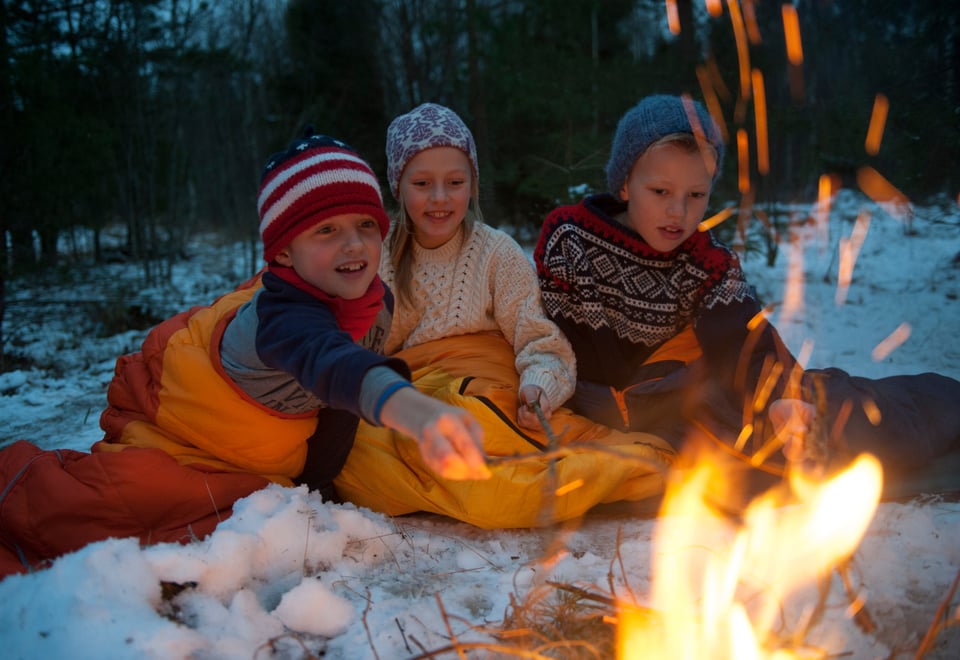 Illustrasjonsbilde til test av barnesoveposer, Fjell og Vidde nr 1, 2013.
På bildet: Tobias, Ellen og Edvard.