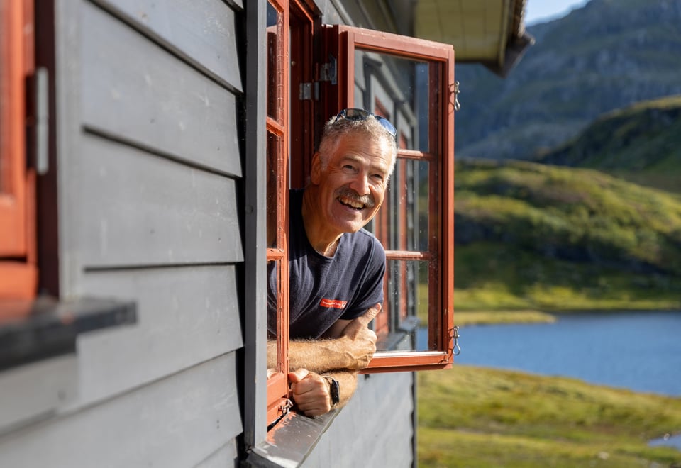 Hyttevert Paul Evers på Vending, august 2023.