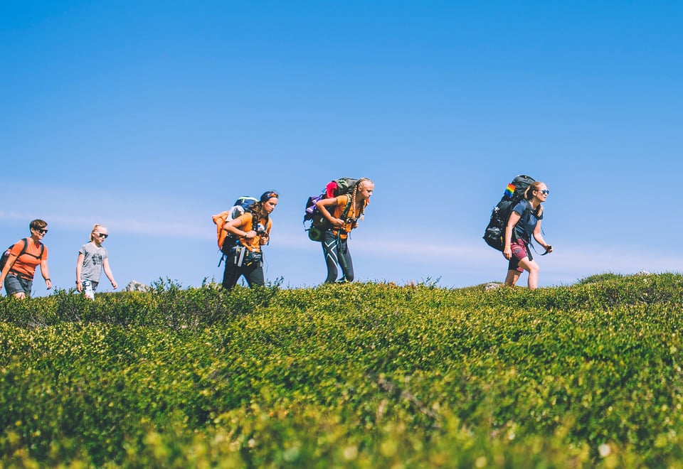 Åpningsuken av Monsen minutt for minutt gikk gjennom Hardangervidda i strålende vær. Bildet er fra etappen mellom Dyranut og Stigstuv.