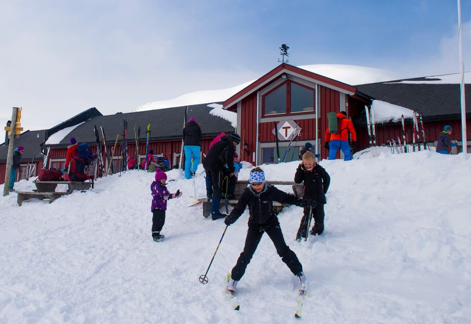 Bilder fra DNTs påskekontor på Fondsbu, påsken 2015.