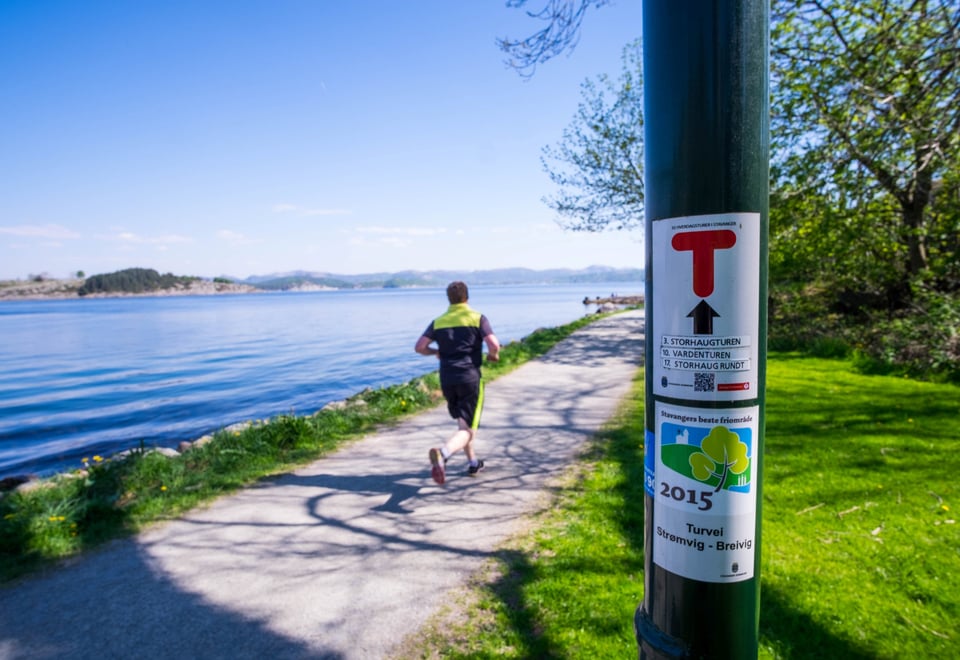 52 hverdagsturer i Stavanger. Tur nr 3. Storhaugturen. Sommer, bading, solskinn.