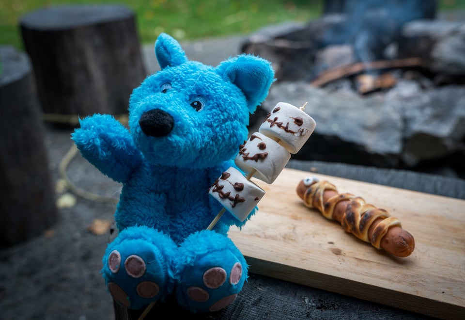 Utendørs Halloween i gapahuk på Breivoll gård.