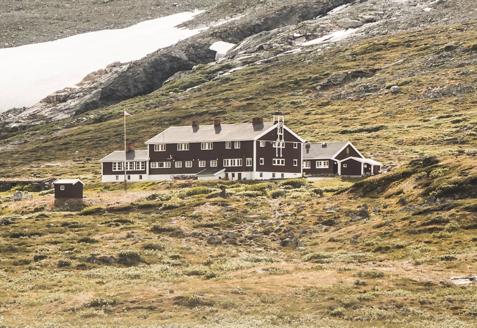 Glitterheim

En hytte på Omveien - den nye langruta fra Lillehammer i øst til Sognefjorden i vest, en rute hvor man krysser Fjell-Norge på tvers og får oppleve det mest spektakulære landet har å by på.