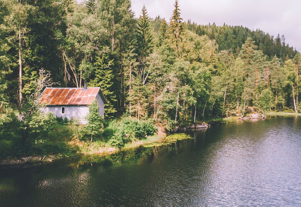 Røyrivannskoia og Stallen i Østmarka. Røyrivannskoia og Stallen i Østmarka. Kan nås med kano fra Losby.