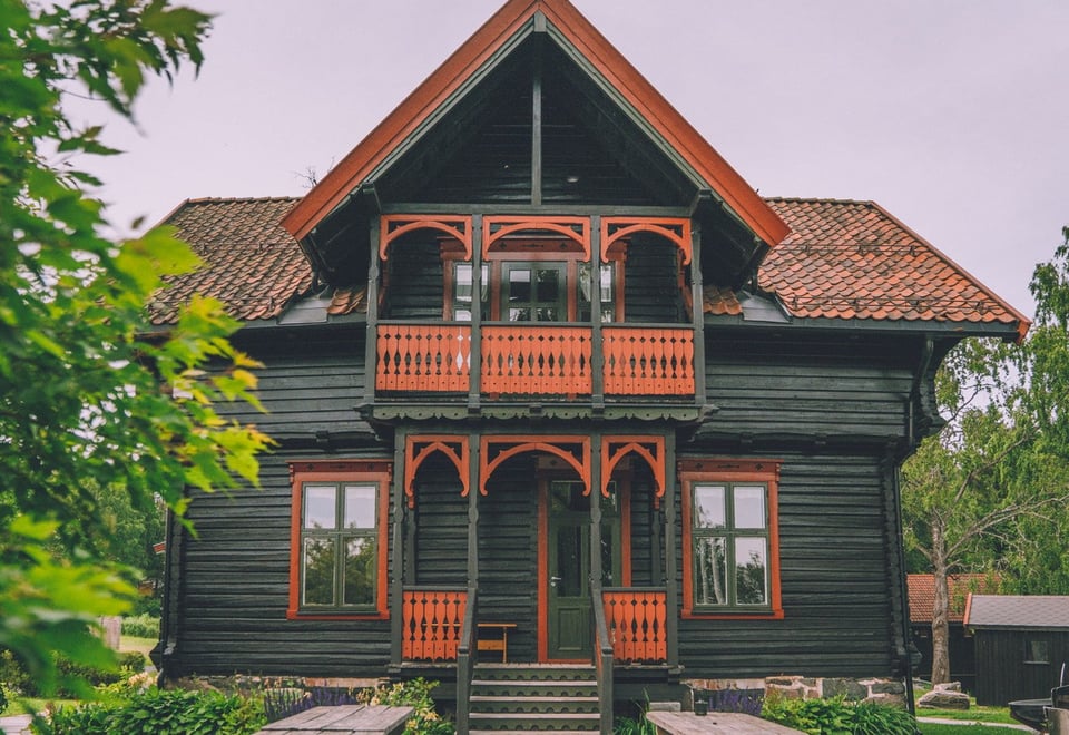 Hovedhuset sett forfra. Foto.