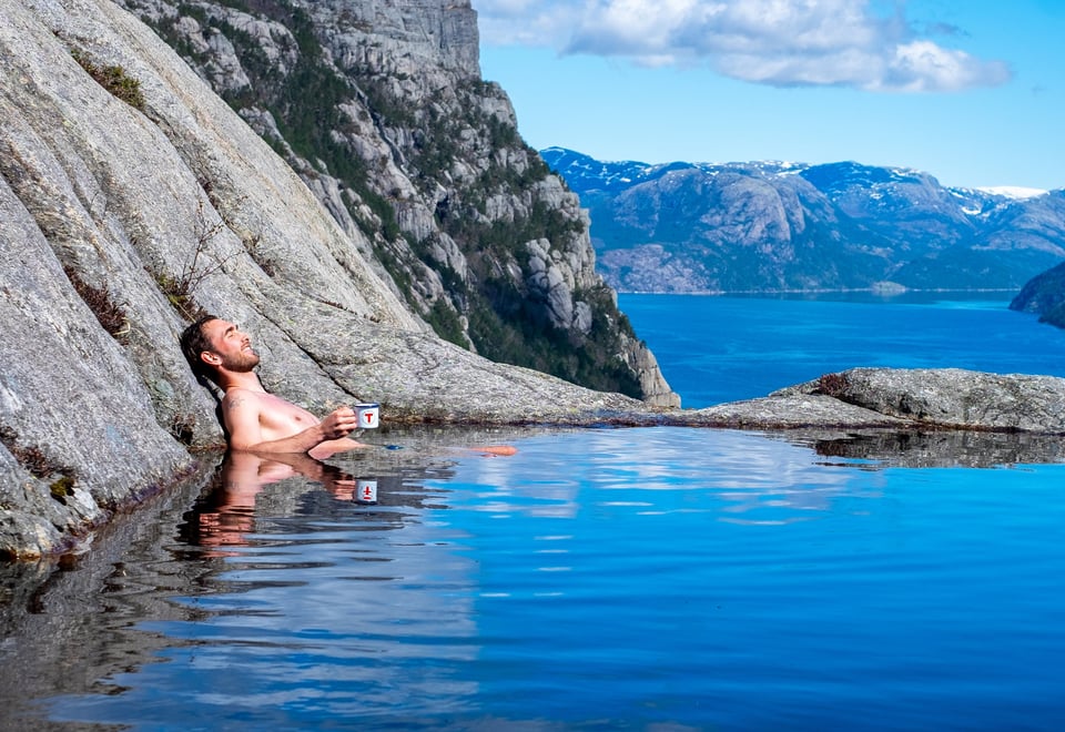 Lysefjorden. Bading. Kaffe. Kaffebål. Utsikt. Fantapytten. Kjartan Aakre på bildet.