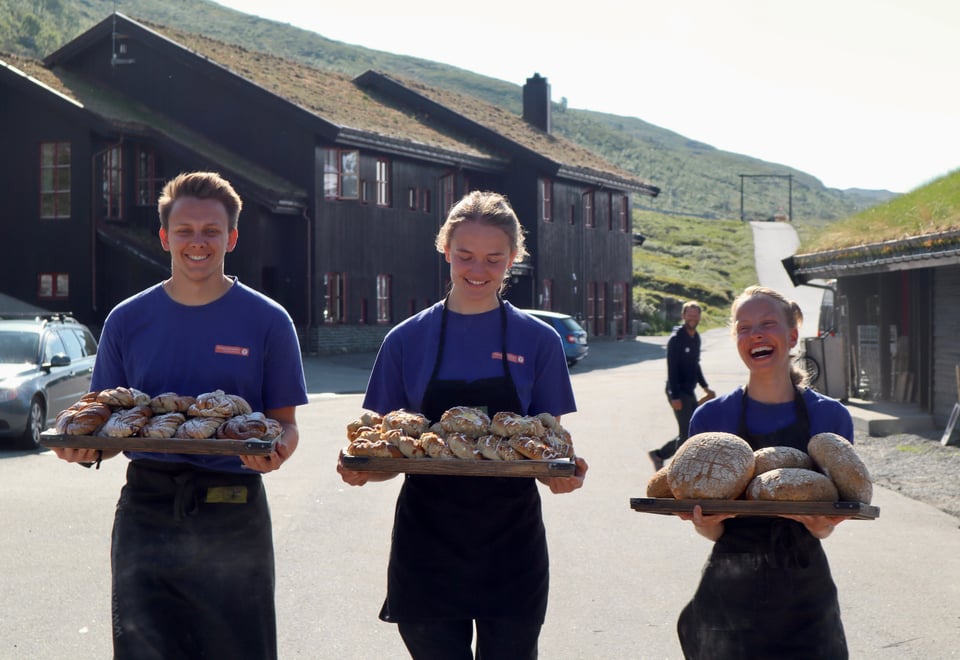 De flinke bakerne på Haukelister. Bakeri Nansen starter med utsalg i Nansensalen fra 1. juli 2023.