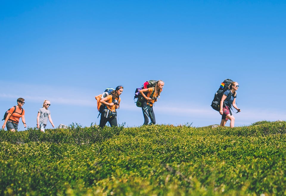 Åpningsuken av Monsen minutt for minutt gikk gjennom Hardangervidda i strålende vær. Bildet er fra etappen mellom Dyranut og Stigstuv.