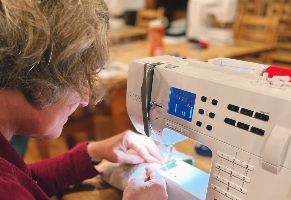 Returen grunnleggende sy og reparasjonskurs