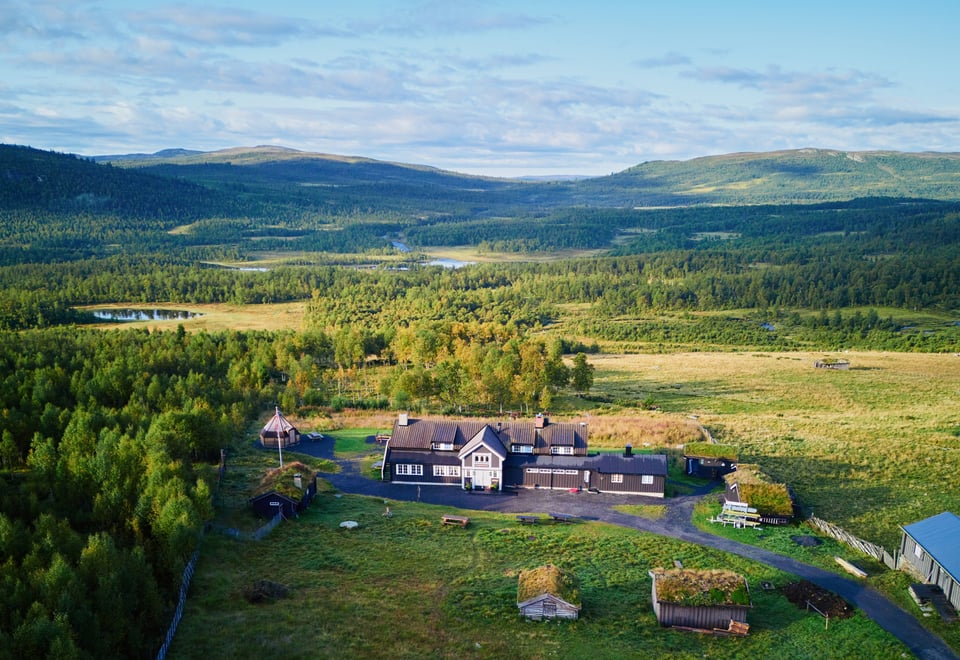 Dronebilde av hytta Liomseter