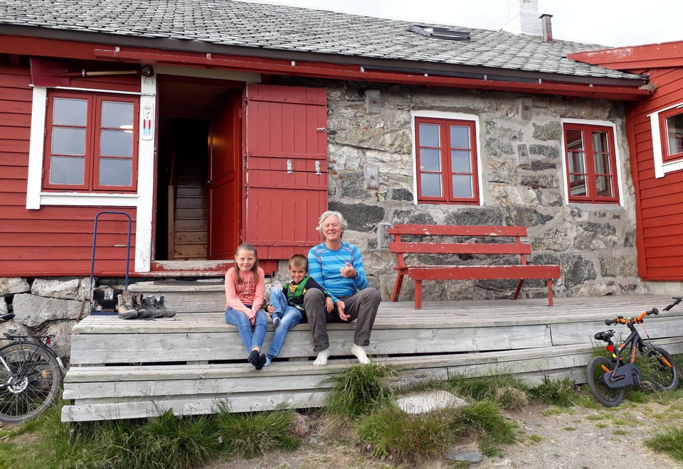 Hallingskeid turisthytte ved Bergensbanen.