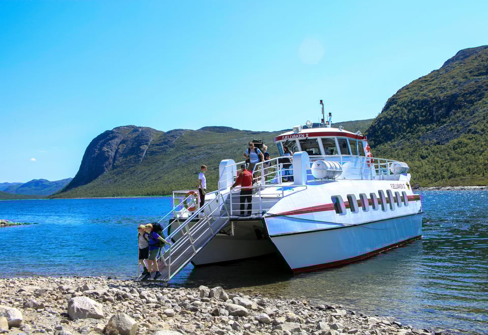 Bår med mennesker ombord