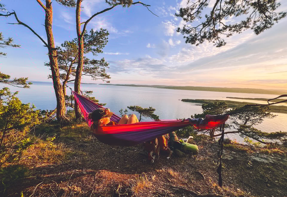 Hengekøye i solnedgang på en utsiktsplass