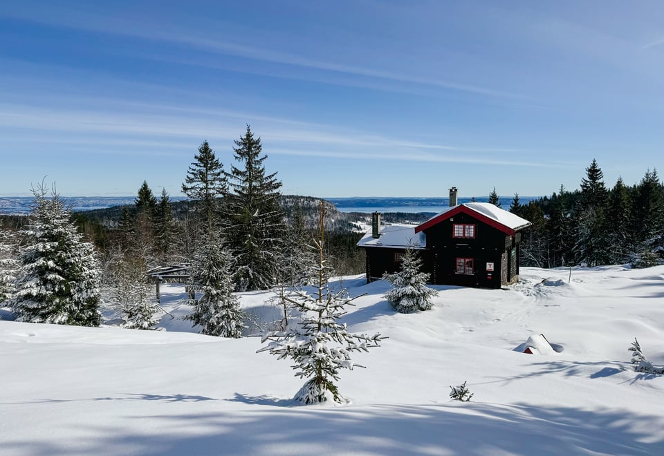 Halvorsenhytta, vinter 2023.