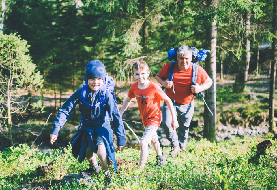 Tor Arne Hitland og barna i forbindelse med filminnspilling i Bergen.