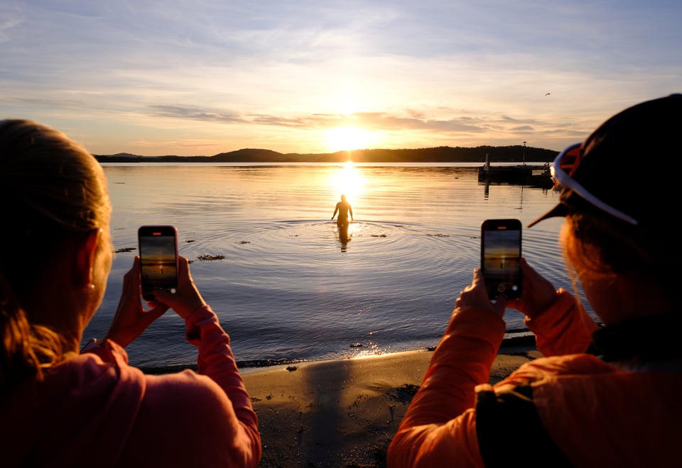Øitangen, Jomfruland, mai 2024. Mobil, mobiltelefon, SoMe, sosiale medier.