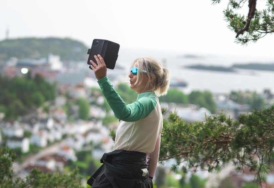 Frivillig fotograf Kristina Sjøberg på topptur i Ravnedalen
