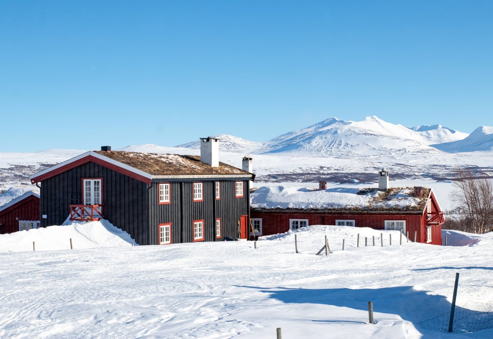 Forberedelser til påska med dugnadsgjengen på Storerikvollen 2024.