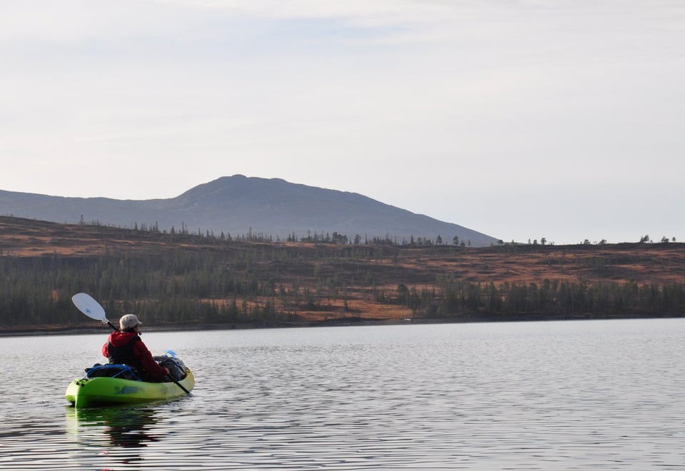 Padle- og fottur oktober 2010 med Nina Pettersen i Nord-Trøndelag Turistforening og Kent Mikkelsen i Visit Børgefjell. Padle- og fottur oktober 2010 med Nina Pettersen i Nord-Trøndelag Turistforening og Kent Mikkelsen i Visit Børgefjell.