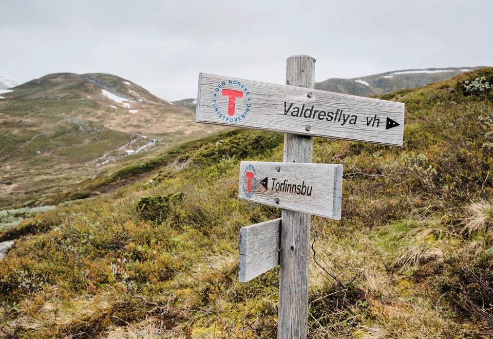 Skiltstolpe i Jotunheimen
