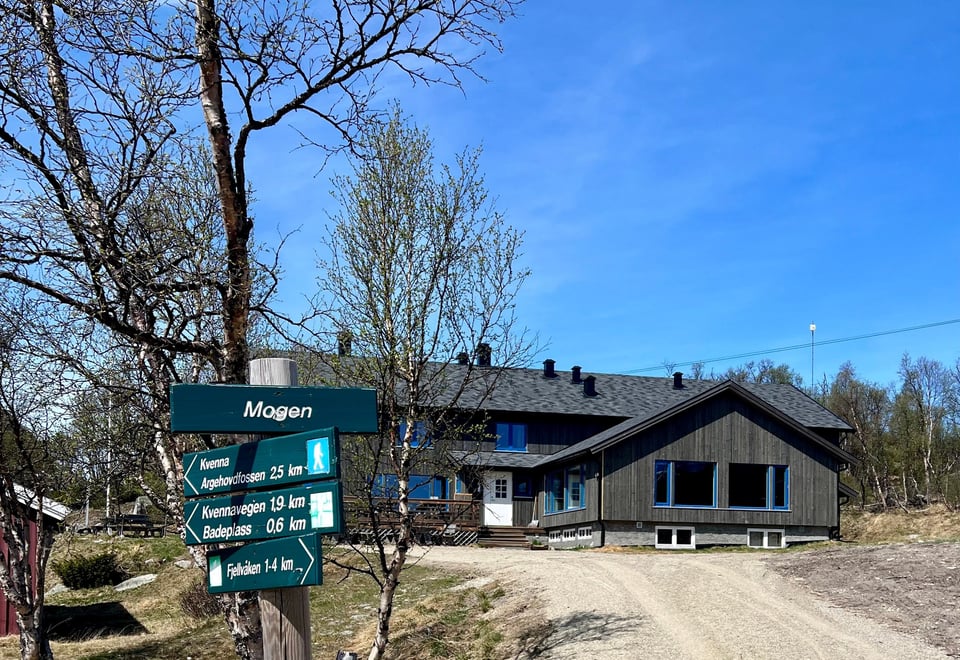Mogen Turisthytte med ny kledning vår 2024