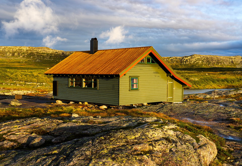 Ferske bilder fra nyoppussede Melands Grønahei.