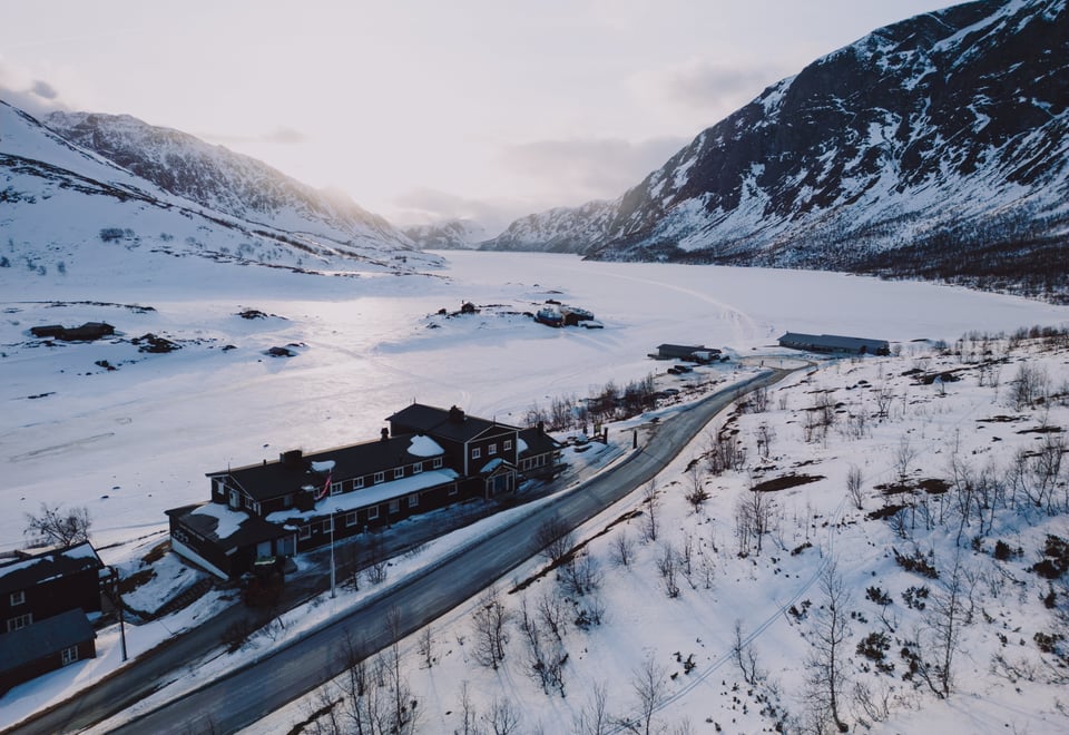 Dronebilder av Gjendesheim, vinter 2026