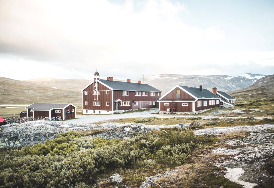 Glitterheim

En hytte på Omveien - den nye langruta fra Lillehammer i øst til Sognefjorden i vest, en rute hvor man krysser Fjell-Norge på tvers og får oppleve det mest spektakulære landet har å by på.
