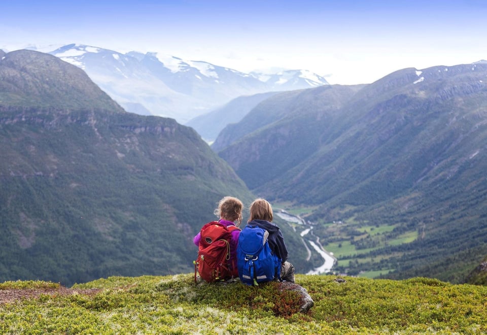 På tur med to eventyrlystne nieser! Finalister i fotokonkurransen. Sommer 2016. Familietur. 