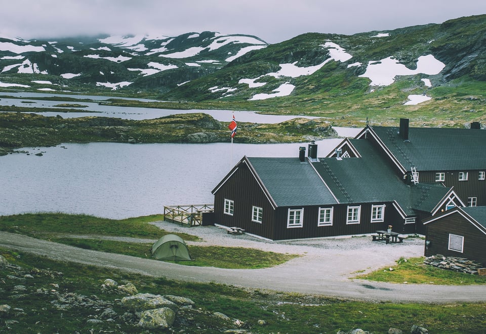 Geiterygghytta. Bilder tatt på turen Klassikeren i Aurlandsdalen. Tredagerstur med start på Finse. Går innom Geiterygghytta, videre til Aurlandsdalen Turisthytte Østerbø før den går ned i Vassbygdi.
