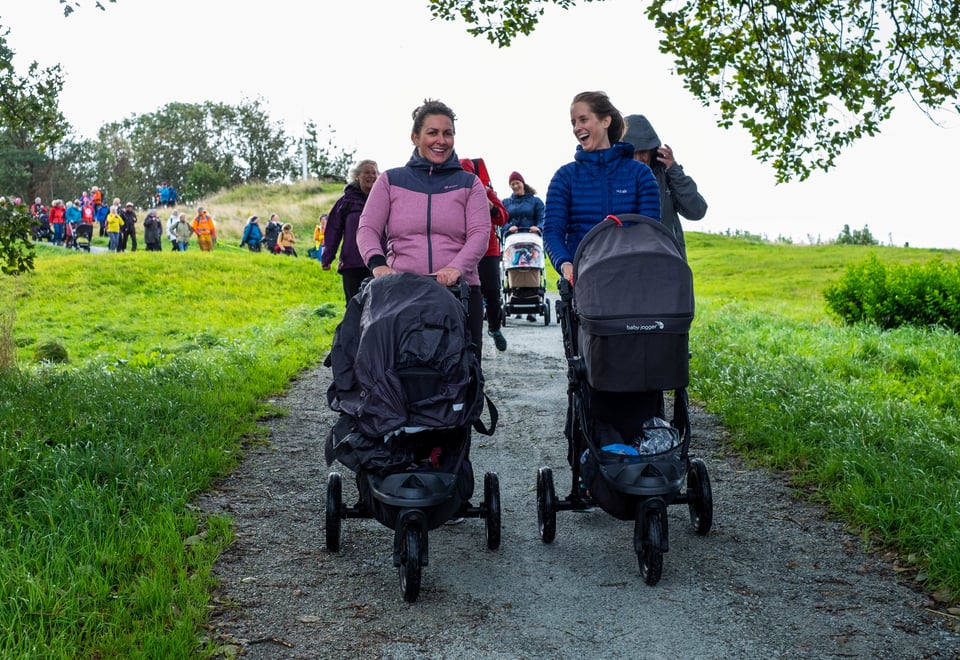 Hverdagstur med Cecilie Skog i Stavanger. 110 personer på tur langs Storhaugturen en helt vanlig tirsdag i regi av 52 hverdagsturer. Turen var et samarbeid mellom Stavanger kommune og Stavanger Turistforening.