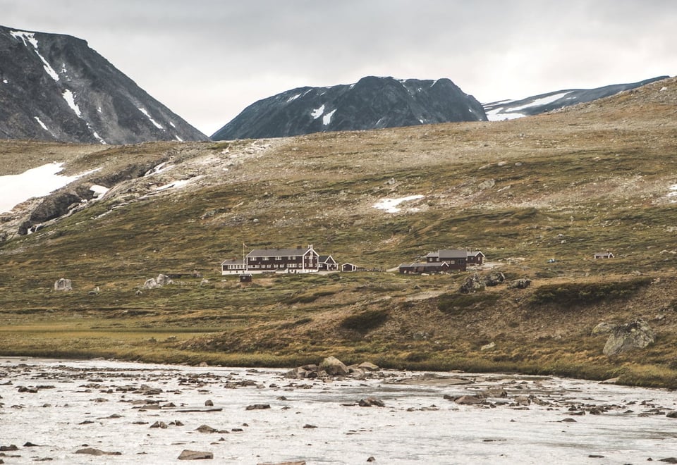 Glitterheim

En hytte på Omveien - den nye langruta fra Lillehammer i øst til Sognefjorden i vest, en rute hvor man krysser Fjell-Norge på tvers og får oppleve det mest spektakulære landet har å by på.