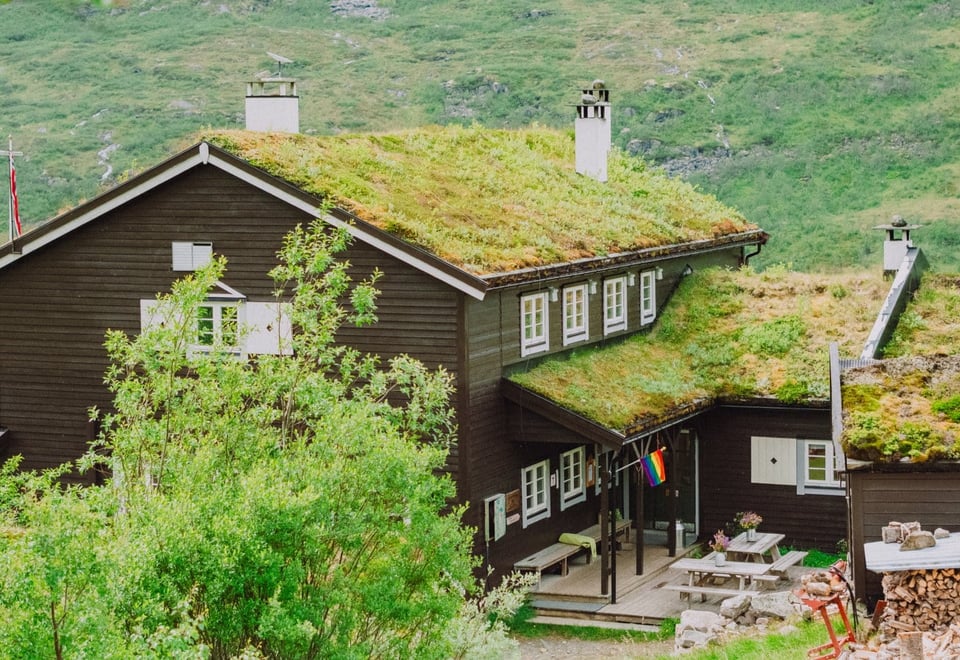 Skogadalsbøen turisthytte