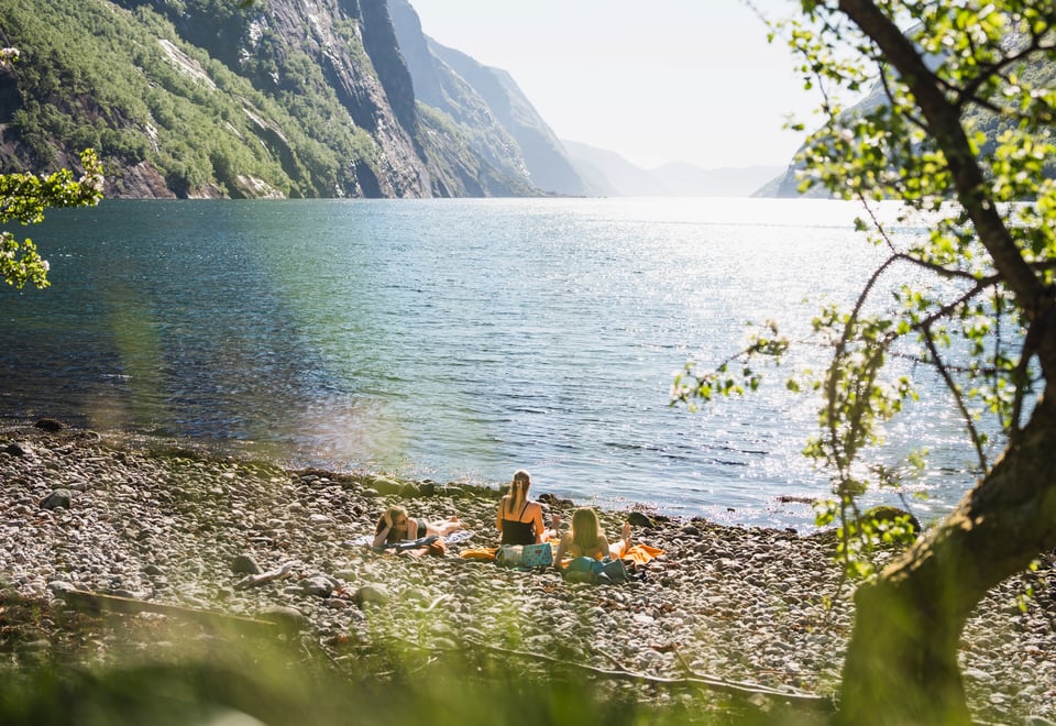 Sommerinnhold fra Lysefjorden turisthytte