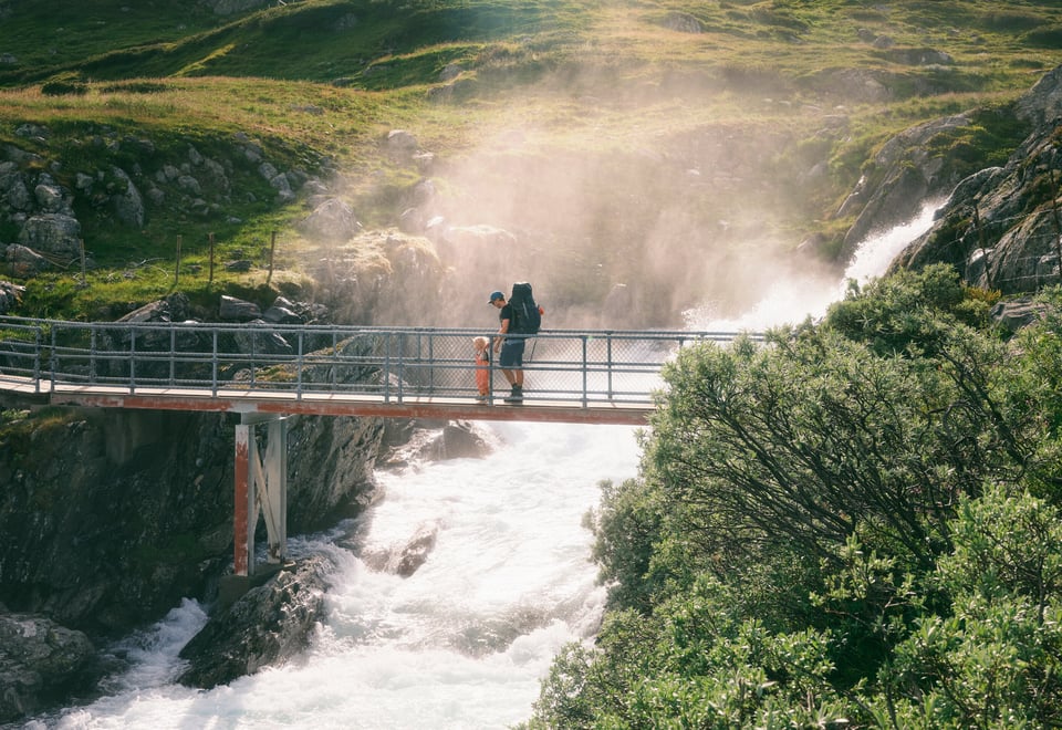 Barn på tur i Skarvheimen