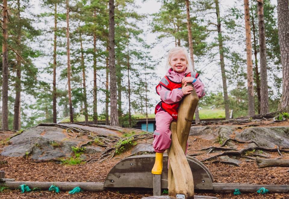 Morosløyd på Liastua, med Barnas turlag