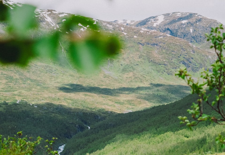 Dagens panoramabilde fra Skogadalsbøen mot fjellene i Utladalen. Bildet oppdateres hver morgen
